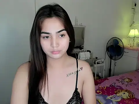 nica_doll webcam