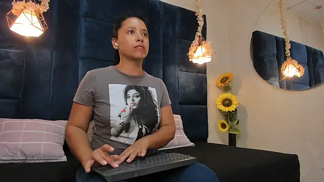 Laura_Miller1 webcam