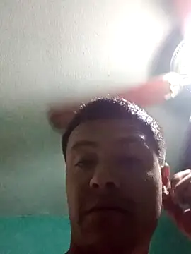 Isaiascaliente webcam