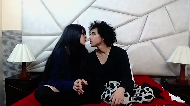 Nyx_and_Arian webcam