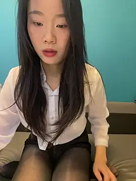 美女ZHJKS9988在线直播