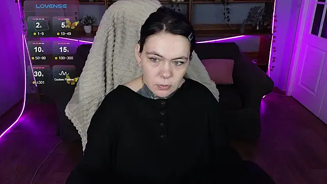 QwertyAnnie_Lbo webcam