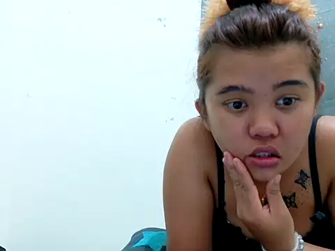 naughtyasian_girl webcam