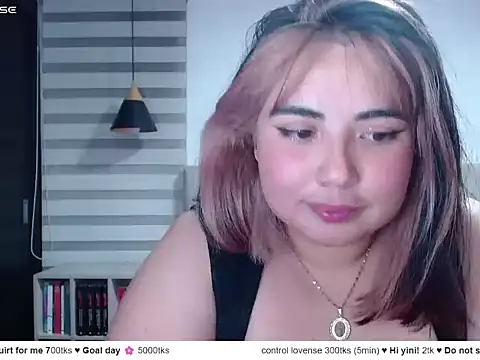 YiniBelle webcam