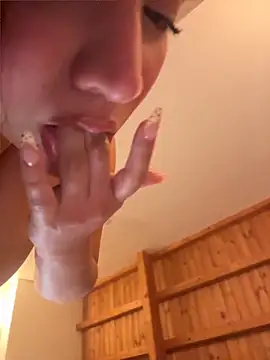 vellaah Stripchat cam model