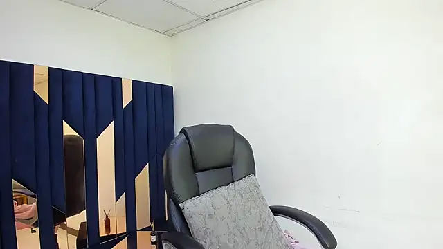 Aisha_hotts777 webcam