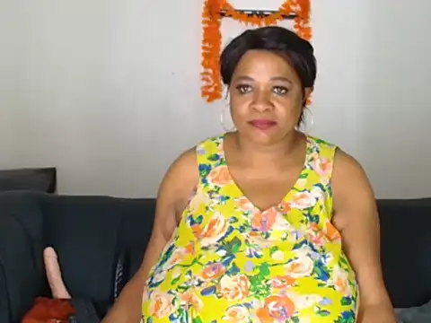 BUSTYQUEEN56_ webcam