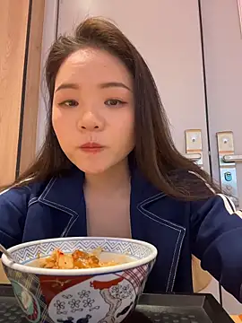 美女lucyxiaolulu在线直播