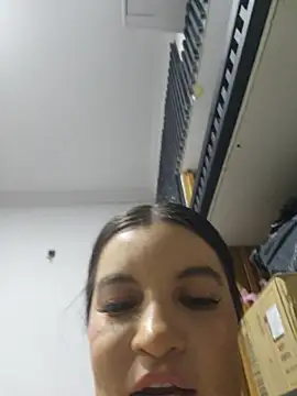 Pretty_Julieta webcam