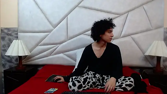 Nyx_and_Arian webcam