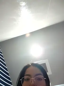 Live cam model SheenaBrooke broadcasting live