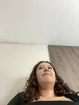 Amber_rosse_outdoors webcam