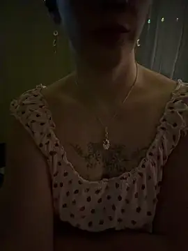 roxyredxo12 - RoxyRedXO12's free webcam - UK Sex Cams