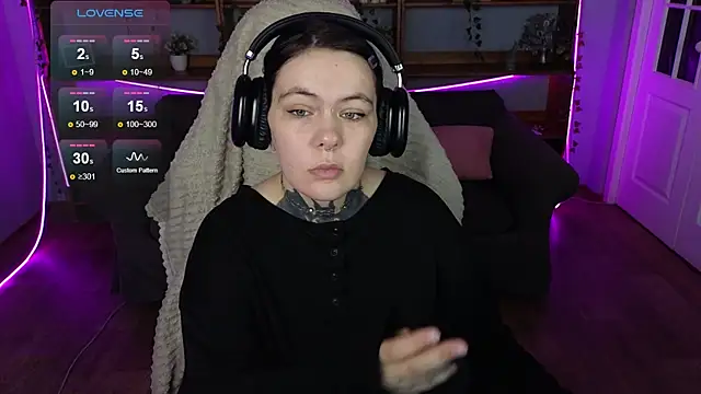 QwertyAnnie_Lbo webcam