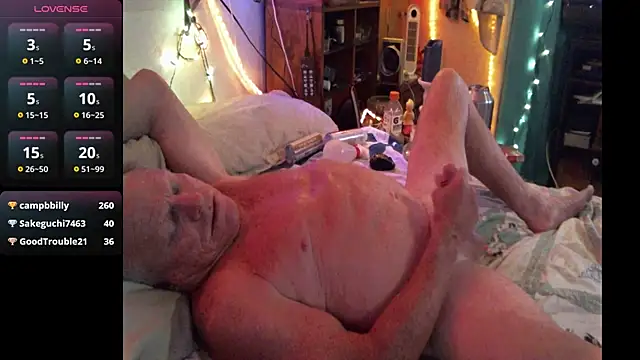 Pussyeat2please webcam