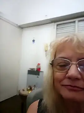 MatureElegantWidow webcam