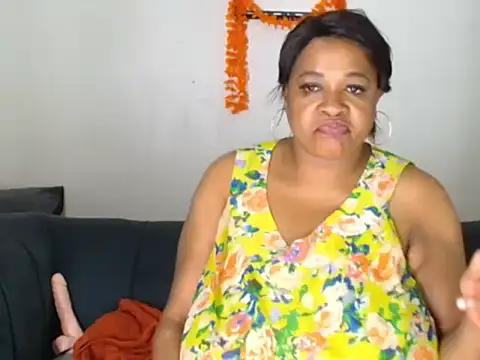 BUSTYQUEEN56_ webcam