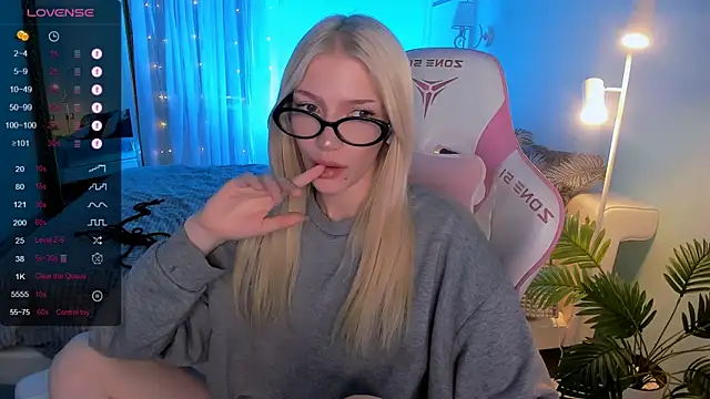 AnyaTaylor_ live sex cam