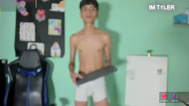 TYLERhHOT2005 webcam