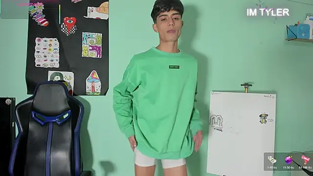 TYLERhHOT2005 webcam