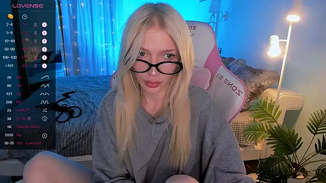 AnyaTaylor_ webcam