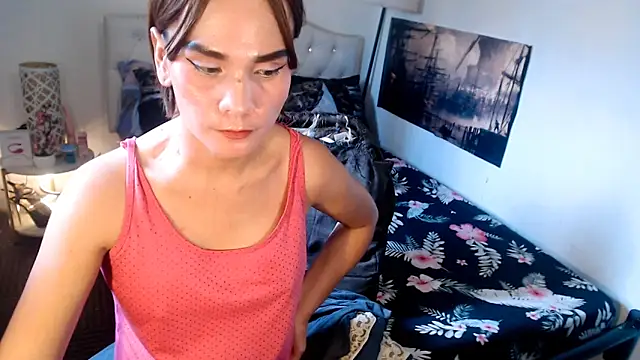NinaDOM4CUM webcam