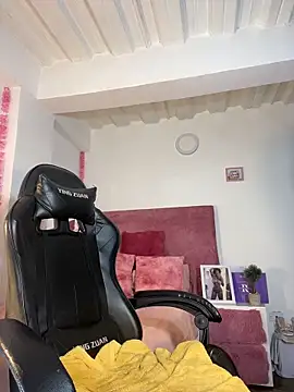 Webcam Model (karinacortes)  is live.Free join now!