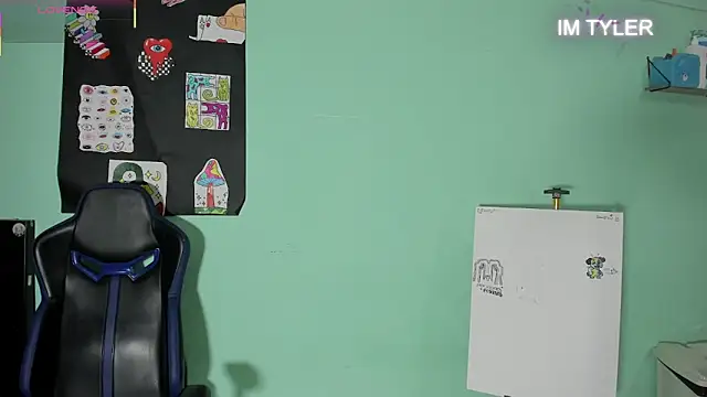 TYLERhHOT2005 webcam