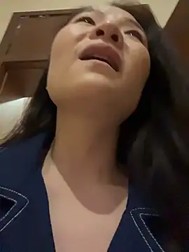 美女lucyxiaolulu在线直播