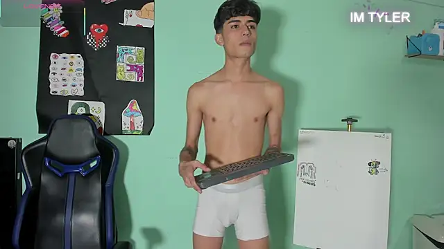 TYLERhHOT2005 webcam