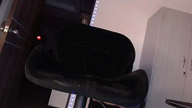 mistressbigcock777 webcam