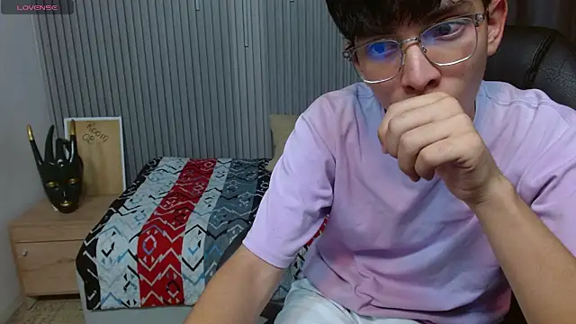 santitwinkyy (M twink) - spank ass x 2 min