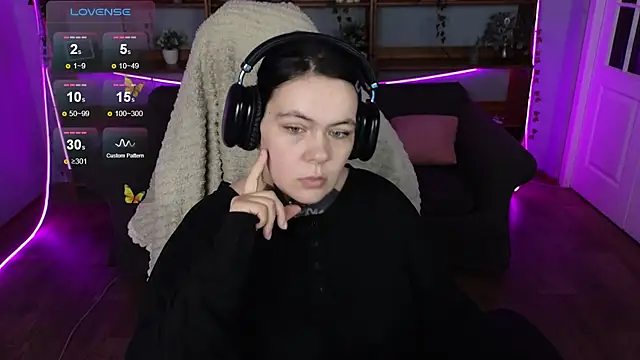 QwertyAnnie_Lbo webcam