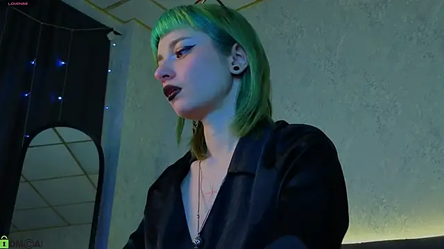 Scarle_Whisper webcam