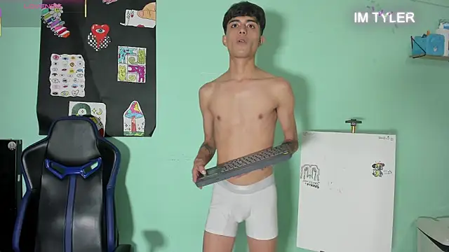 TYLERhHOT2005 webcam