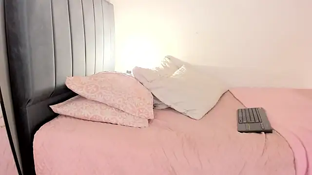 hollyprincess_2's live cam