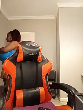 bustylisa1983 webcam