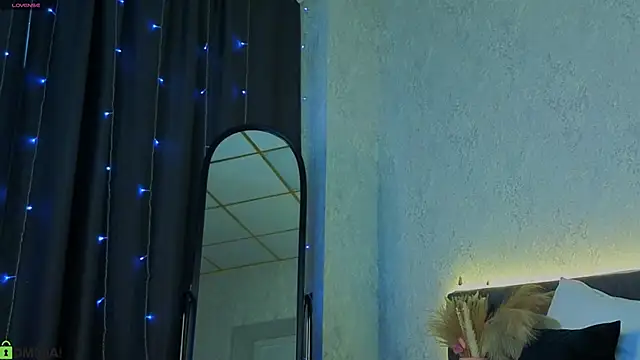 Scarle_Whisper webcam