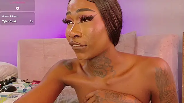 Sheinny_brown1's live cam