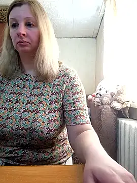 BustyBlond webcam