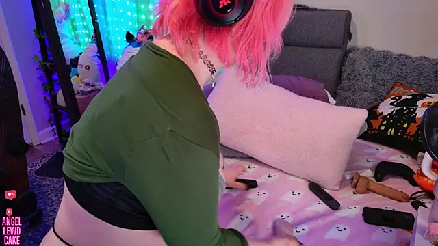 Angel-Lewd-Cake webcam