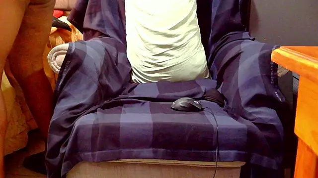 CharlesBlk-79 webcam