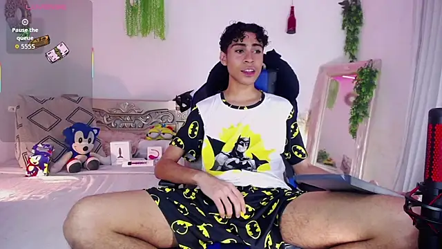 huge_armound - Huge_armound's free webcam - UK Sex Cams