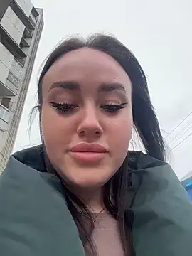 KiraSunshine Stripchat cam model