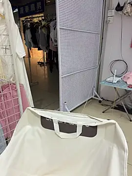 美女Selenaaaaa-在线直播