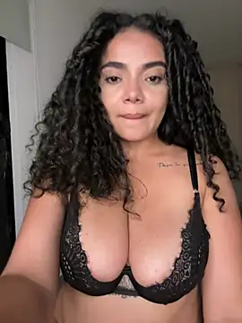 curlyierr (F young) - Nipples clamp and bounce tits