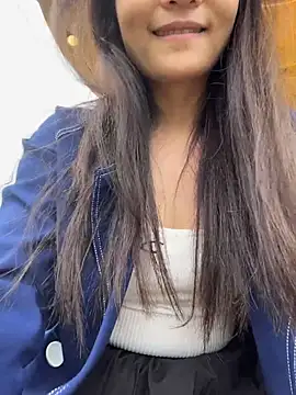 美女lucyxiaolulu在线直播