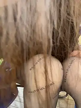 美女lucyxiaolulu在线直播