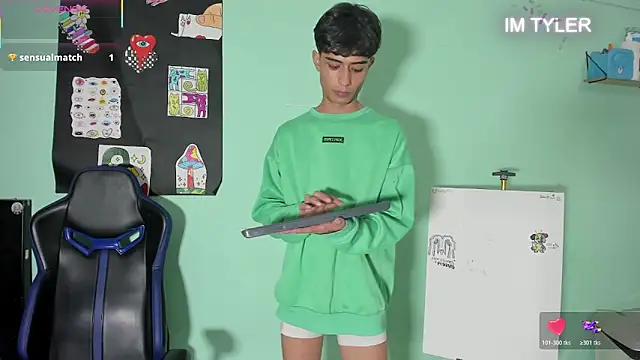 tylerhhot2005 - TYLERhHOT2005's free webcam - UK Sex Cams
