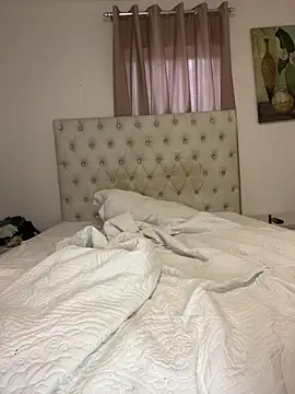 Gifttheskimaskboy014 webcam